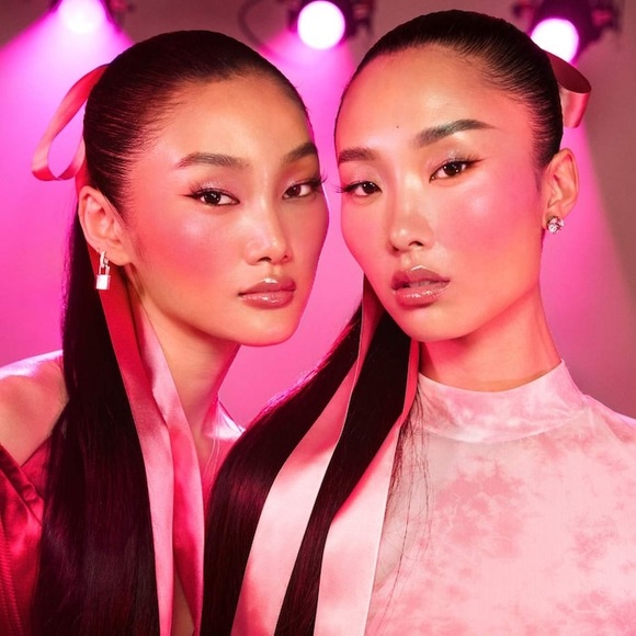 A limited-edition face palette 🎨 - Picture 7 of 7